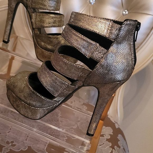 Qupid Reptile Print Metallic Platform Heels - Picture 2 of 15